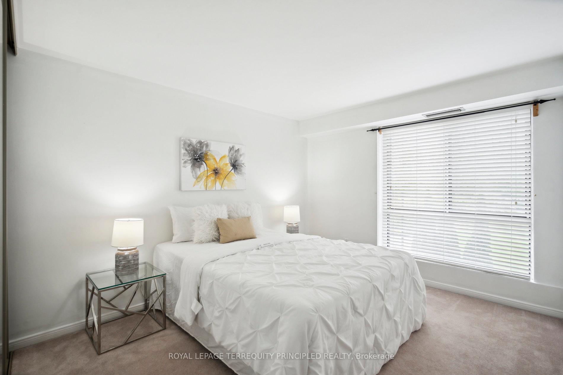 3 Bedrooms Condo at 1400 Dixie, Mississauga For sale
