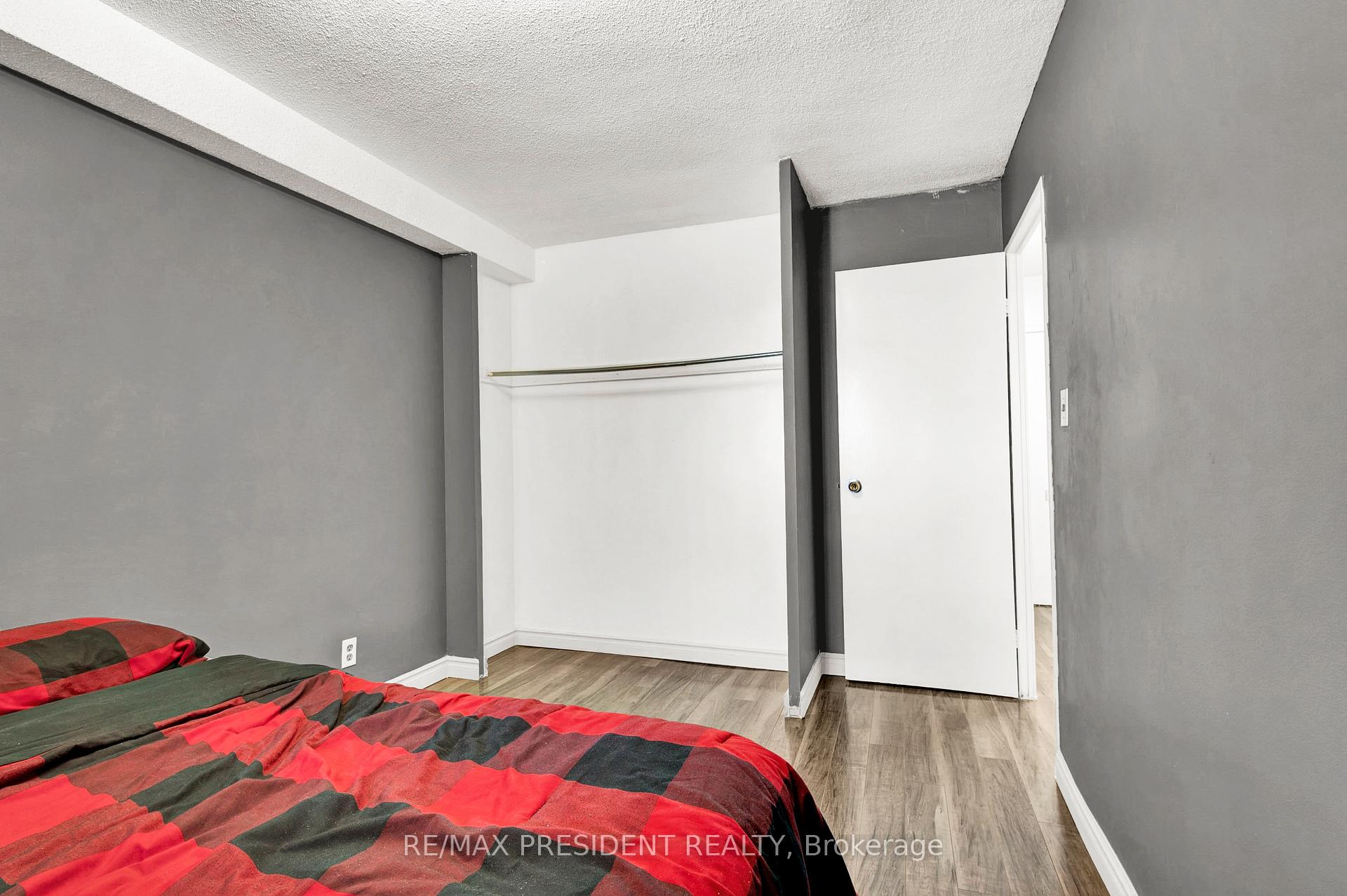 4 Bedrooms Condo at 10 Eddystone,  Toronto For sale