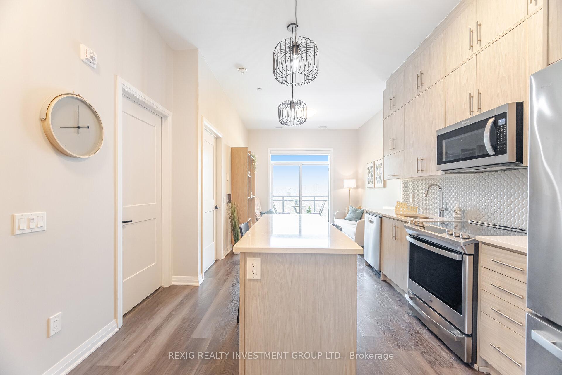 2 Bedrooms Condo at 95 DUNDAS, Oakville For sale