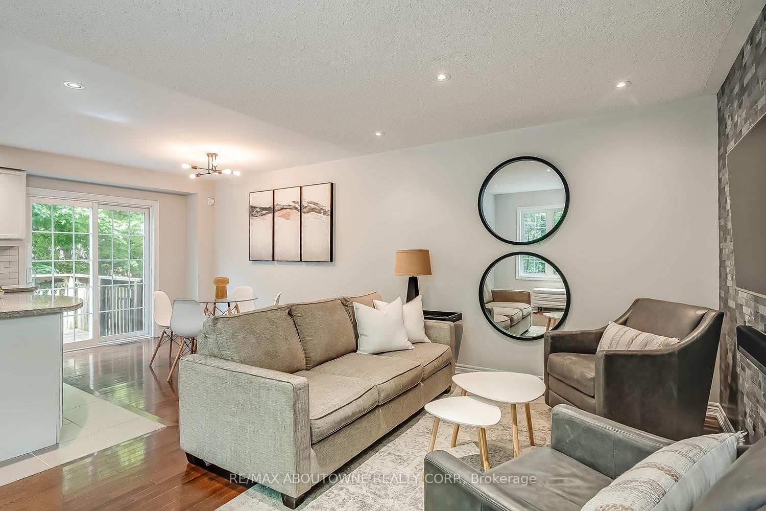 3 Bedrooms Condo at 233 Duskywing, Oakville For sale