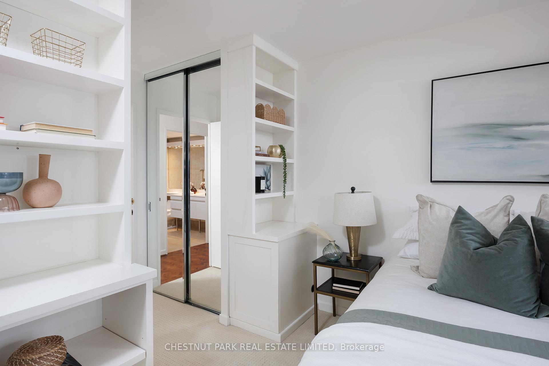 3 Bedrooms Condo at 62 Wellesley, Toronto For sale