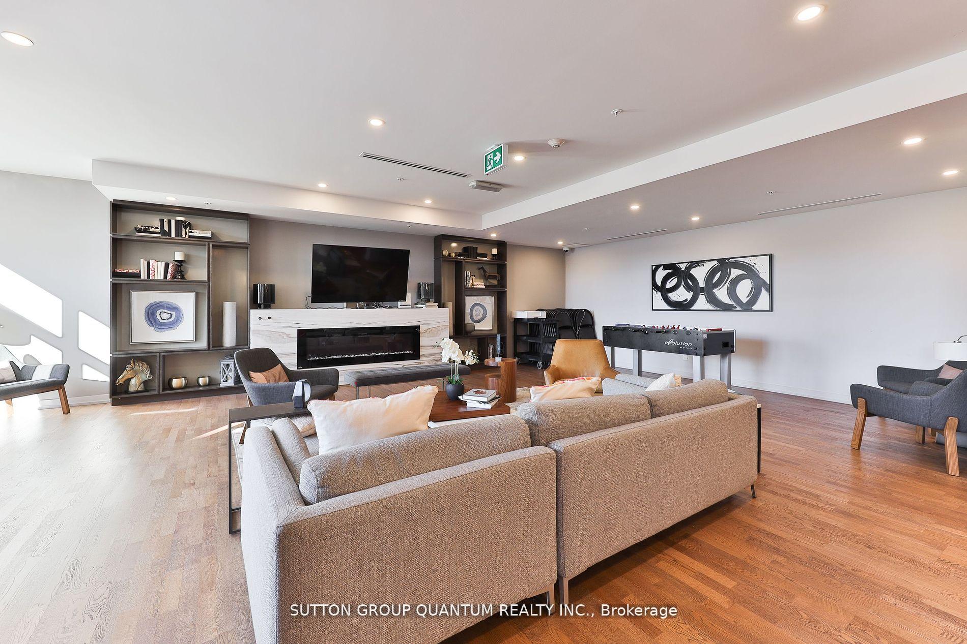 2 Bedrooms Condo at 457 Plains, Burlington For sale