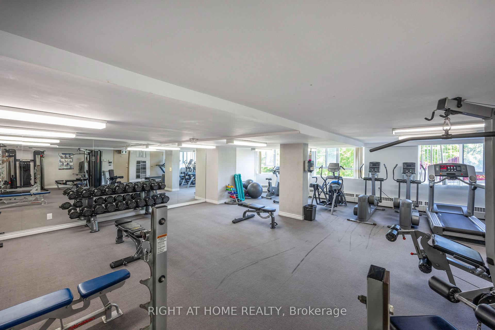 3 Bedrooms Condo at 4 Park Vista, Toronto For sale