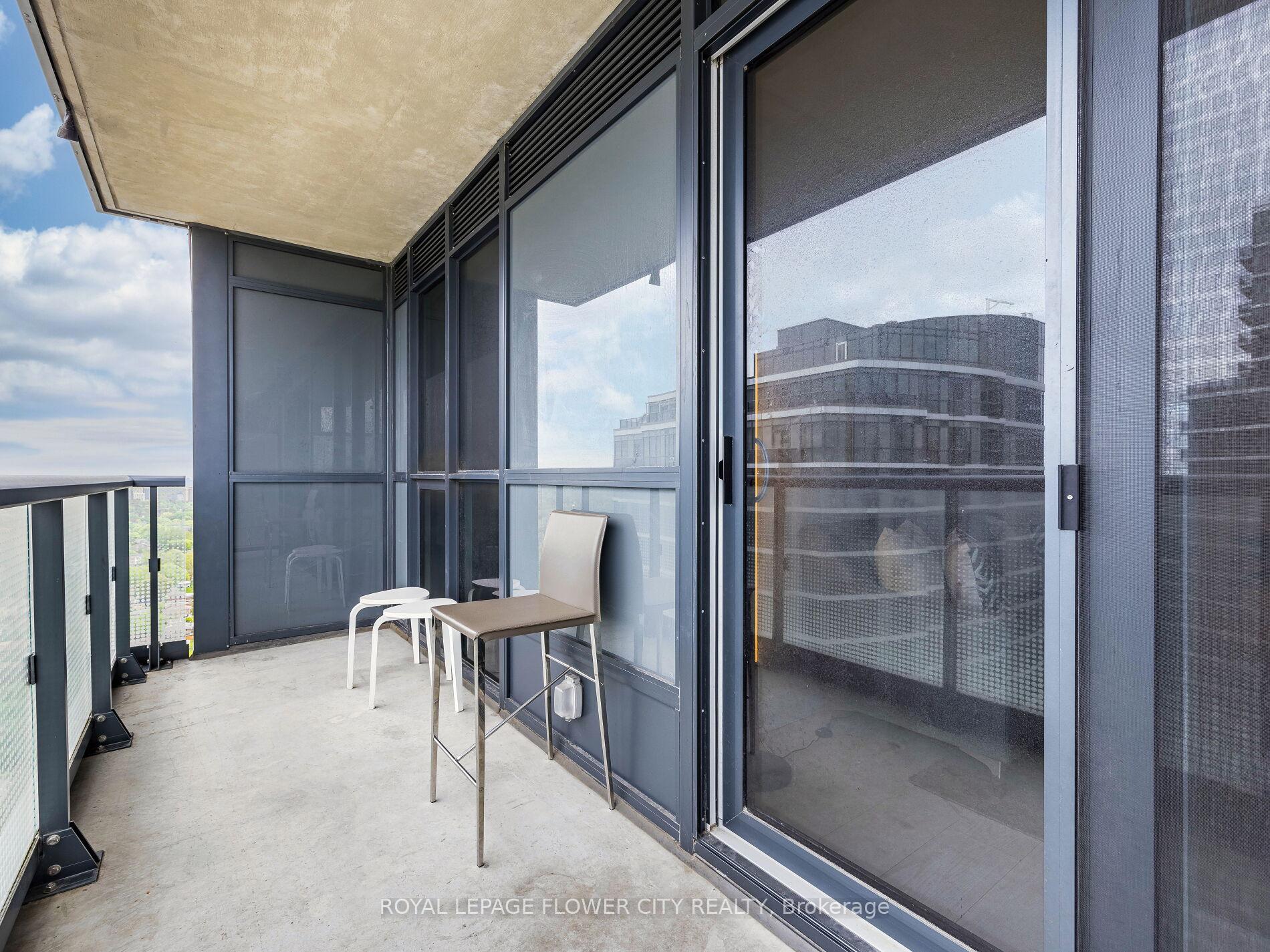 1 Bedroom Condo at 30 Gibbs, Toronto For sale