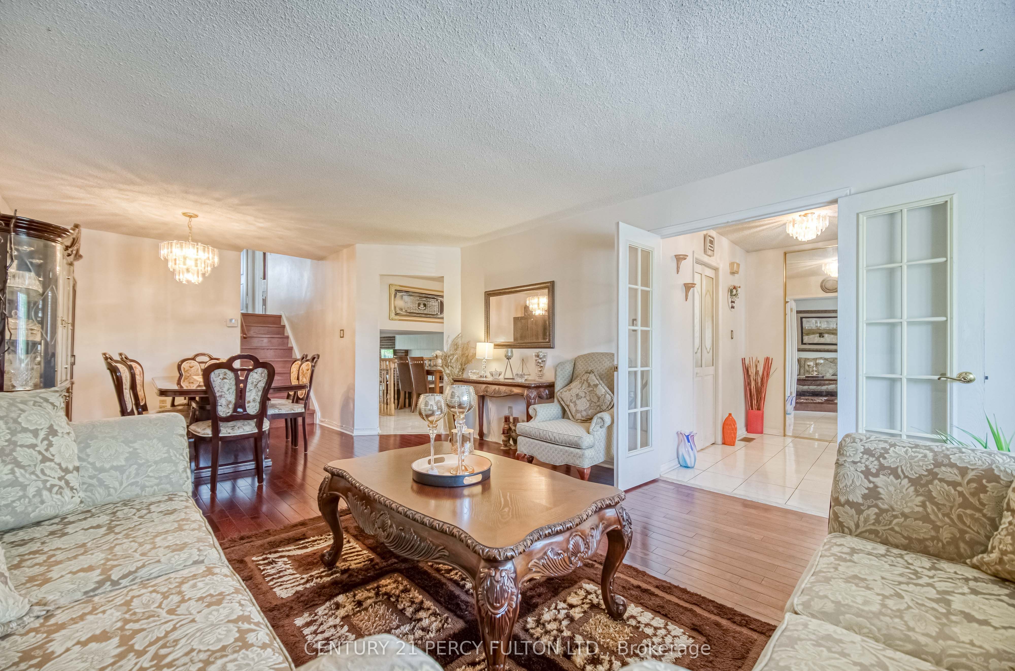 120 Granada Crescent