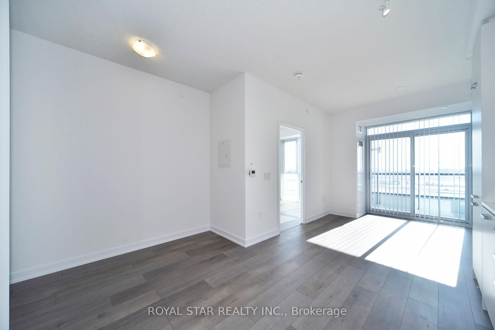 2 Bedrooms Condo at 10 Honeycrisp, Vaughan For sale