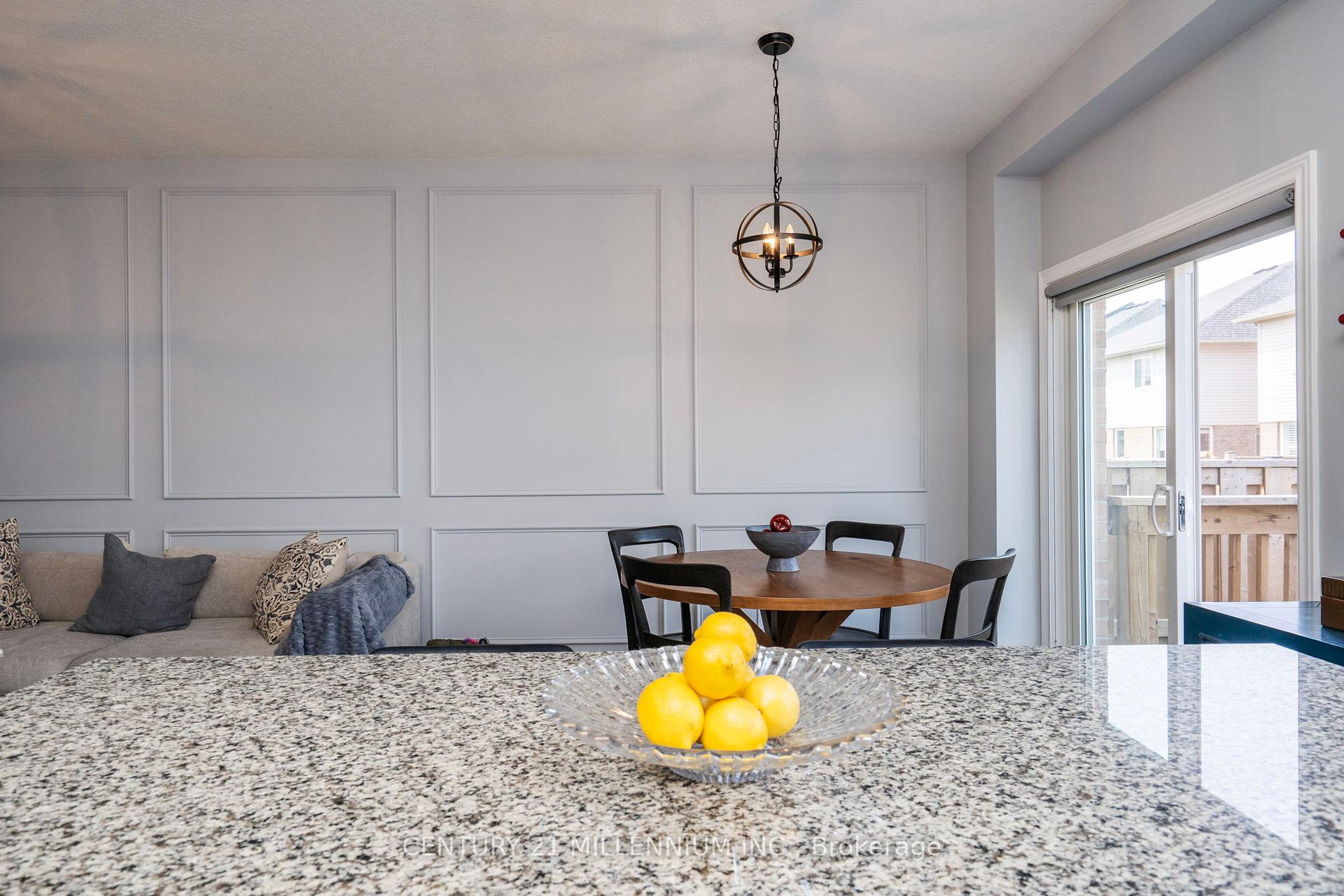 3 Bedrooms Condo at 19 Arietta, Hamilton For sale