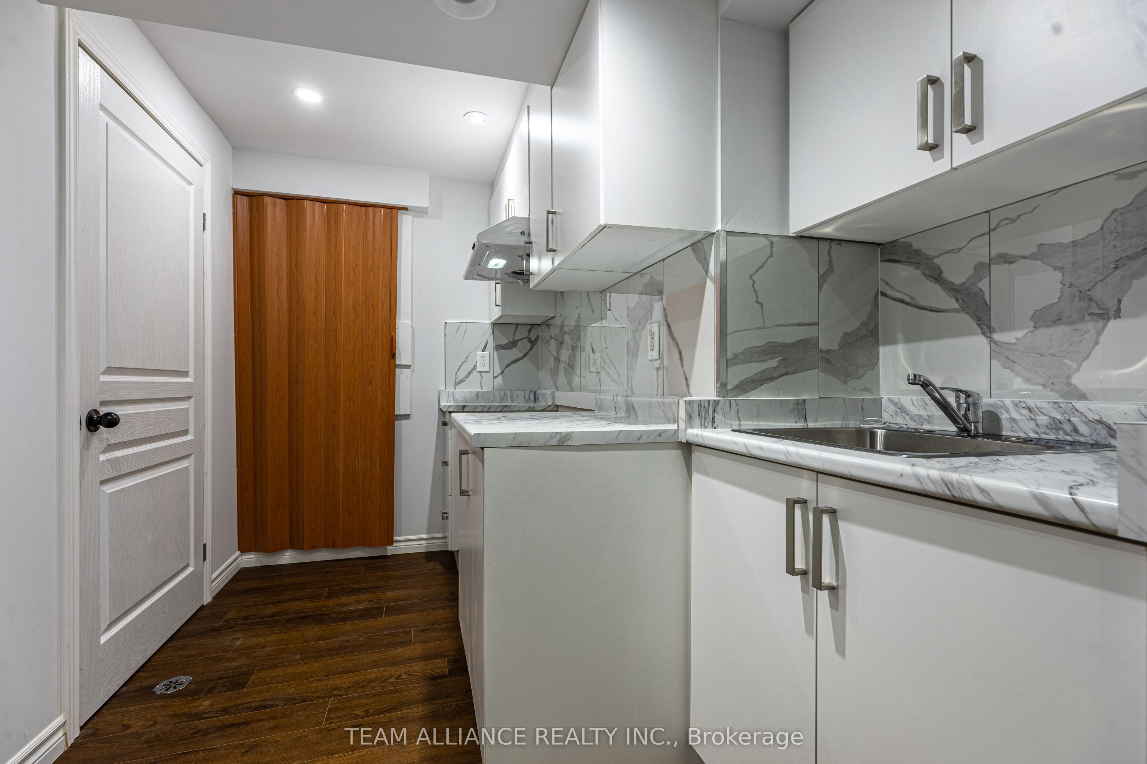 3239 Singleton Avenue, London South, ON N6L 0C4