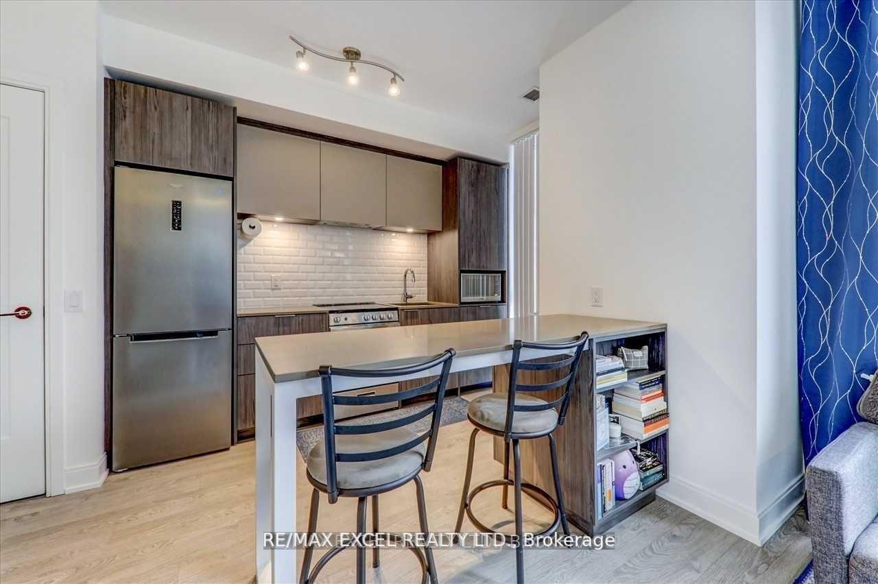 2 Bedrooms Condo at 70 Annie Craig, Toronto For sale