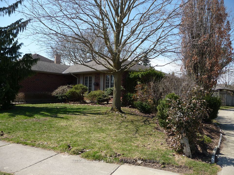 4 Virginia Crescent, London North, ON N5X 3E5