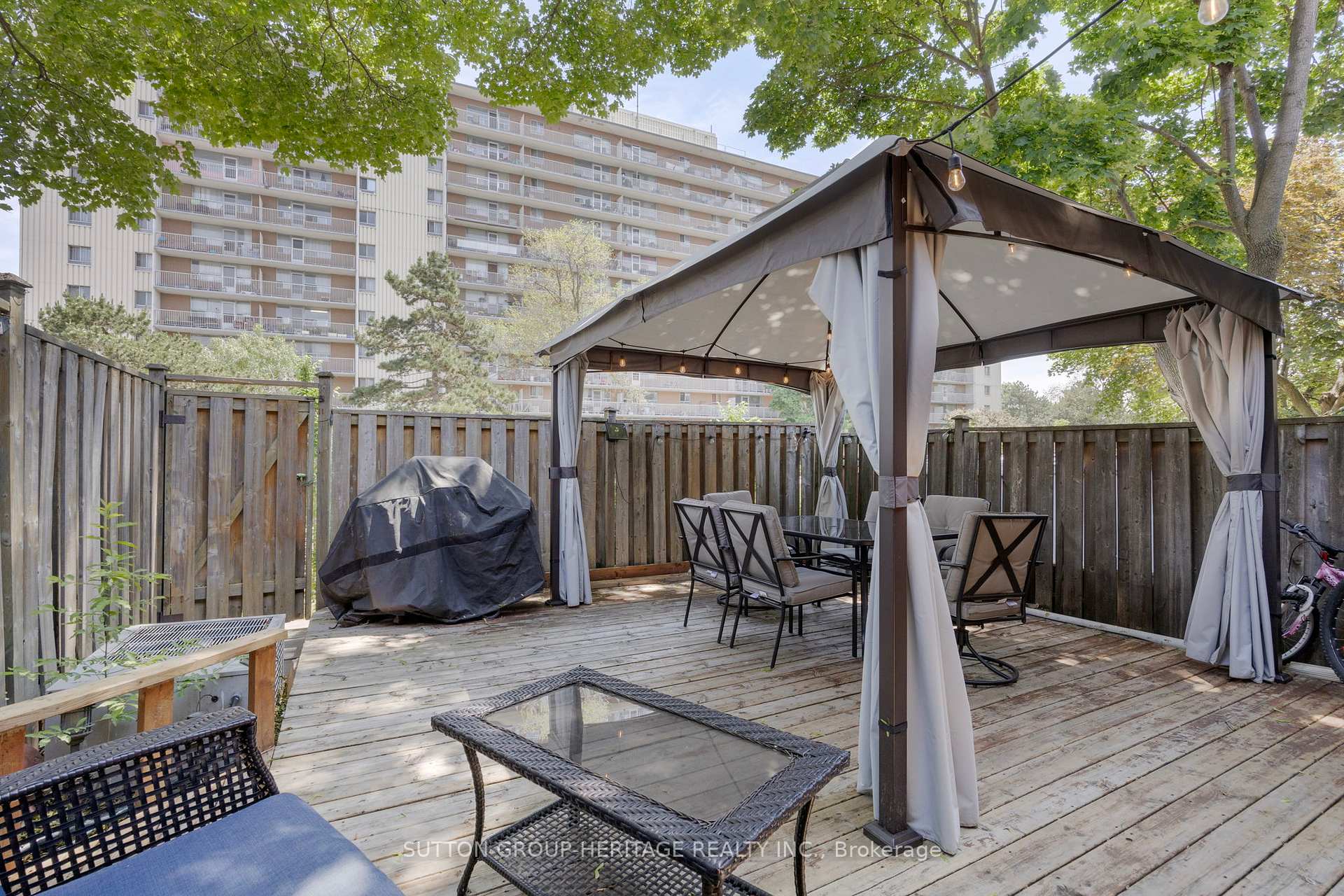4 Bedrooms Condo at 40 Dundalk, Toronto For sale