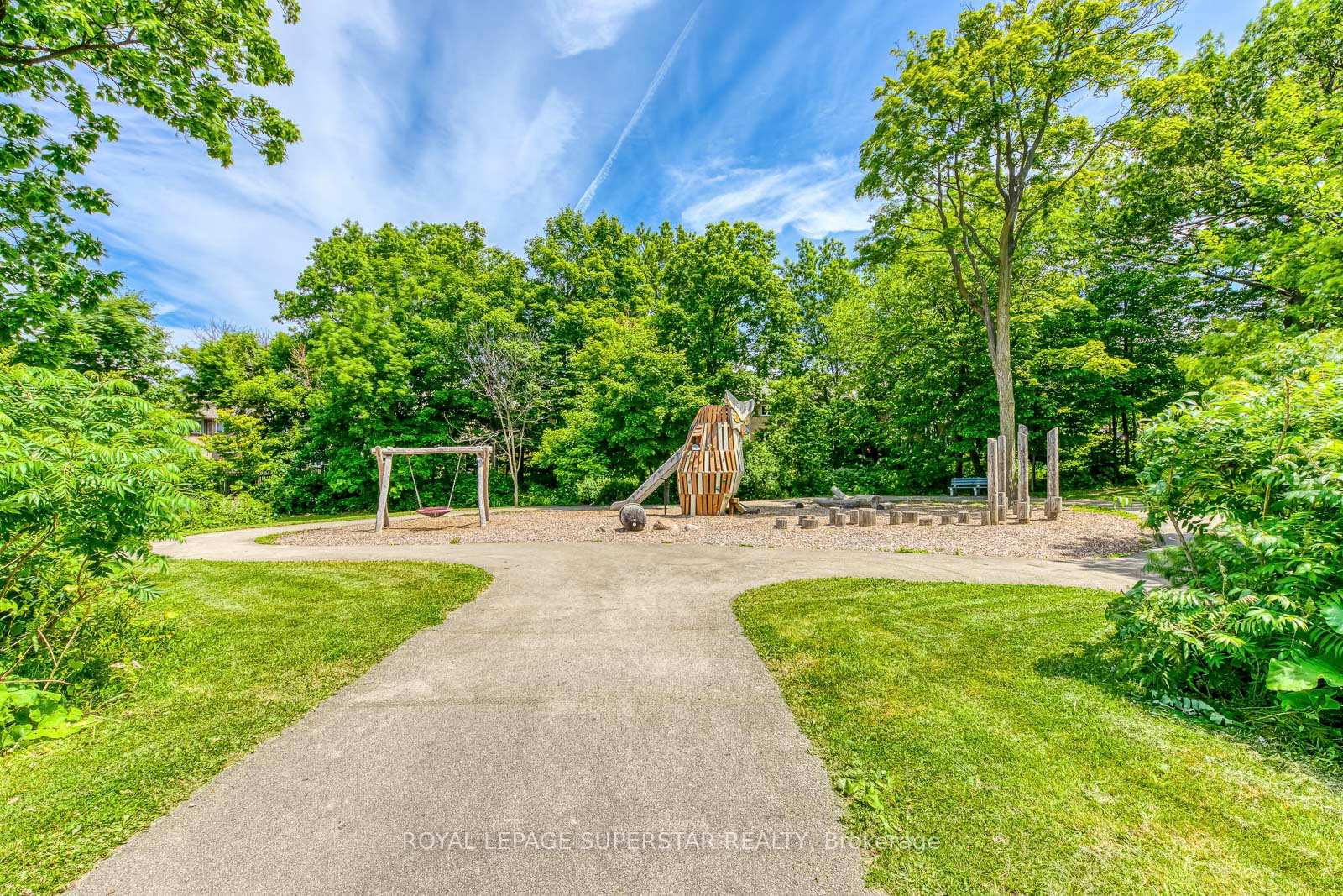 3 Bedrooms Condo at 1809 Upper Wentworth, Hamilton For sale