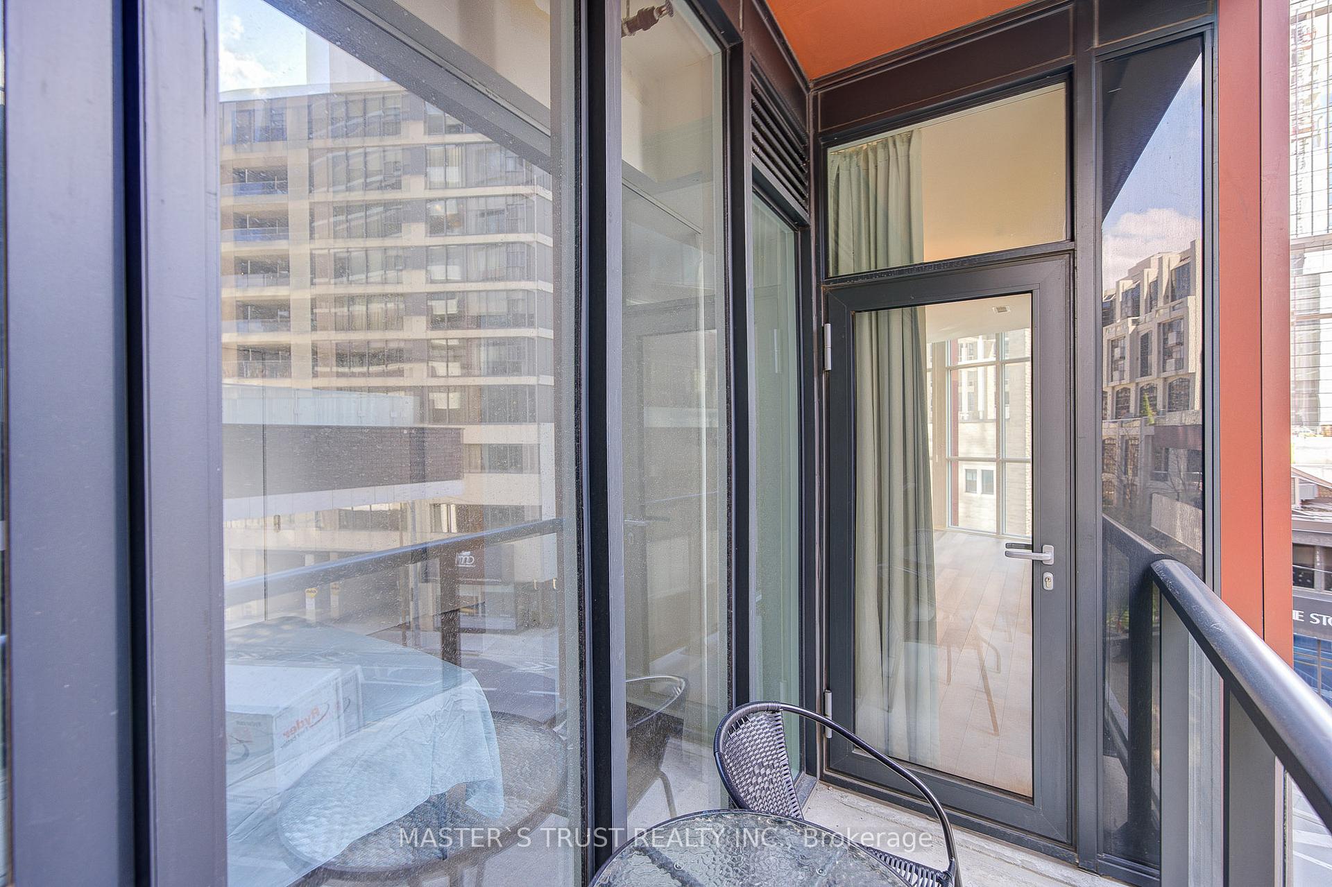 2 Bedrooms Condo at 32 Davenport, Toronto For sale