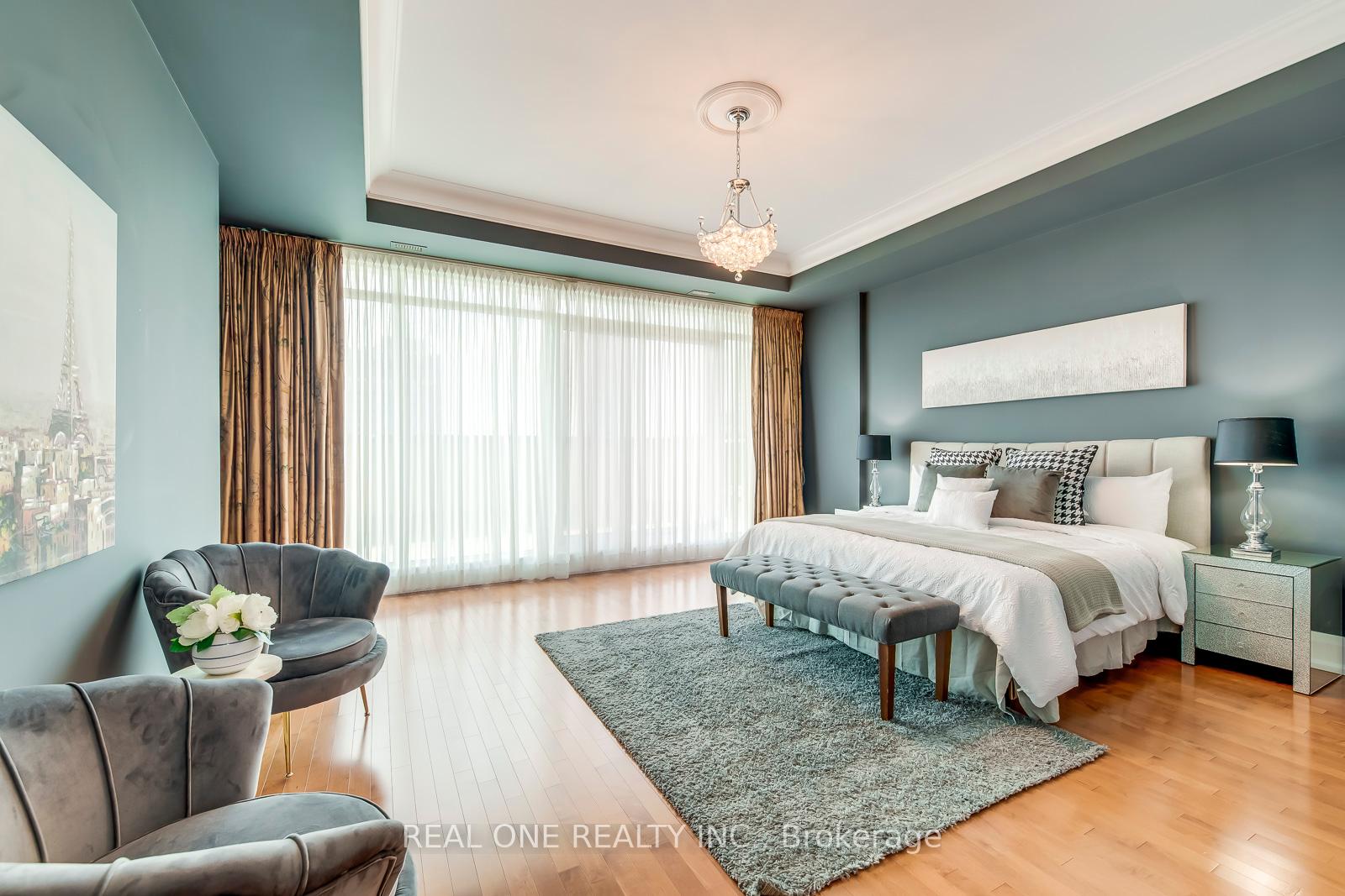 2 Bedrooms Condo at 65 Port,  Mississauga For sale