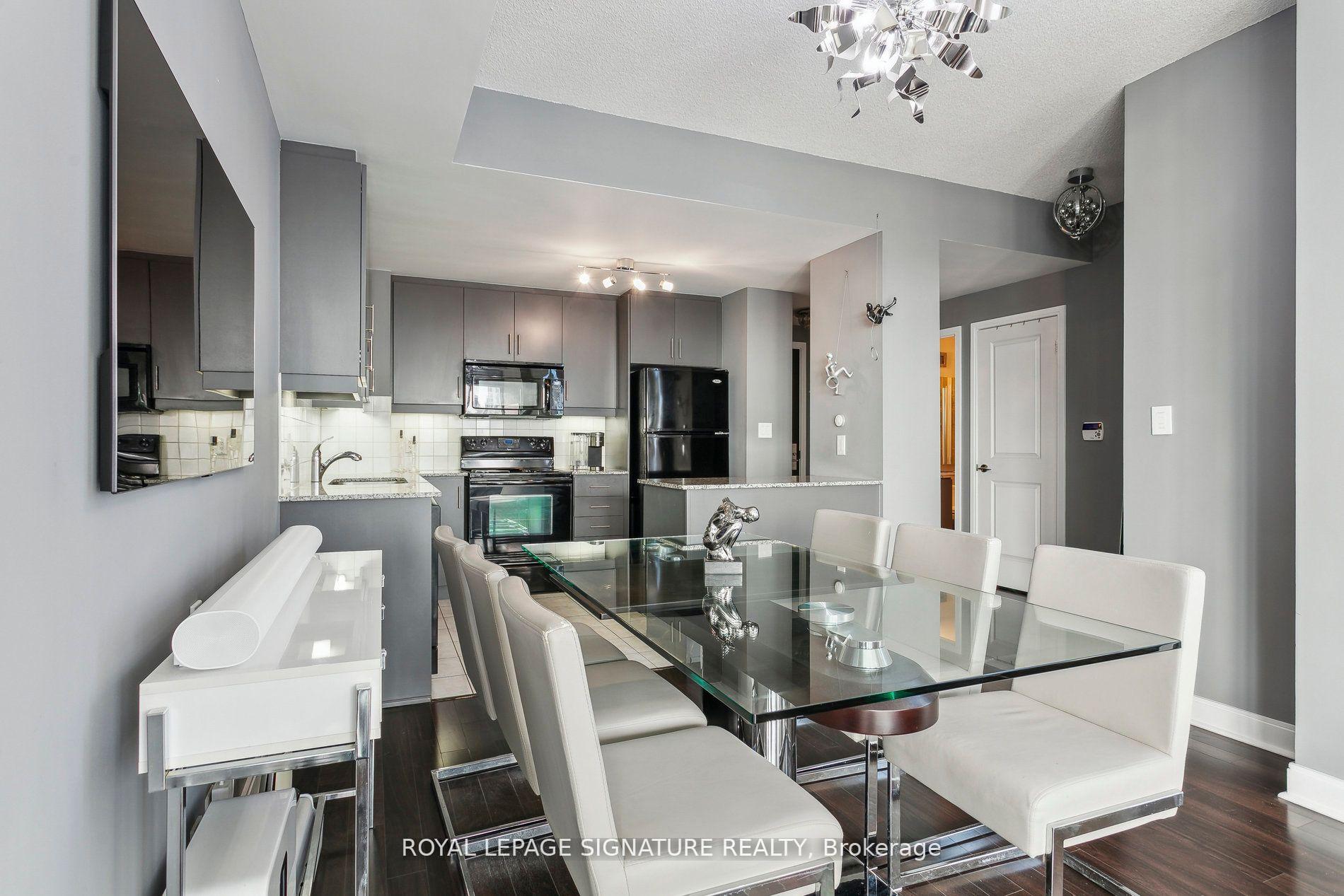 3 Bedrooms Condo at 60 Absolute, Mississauga For sale