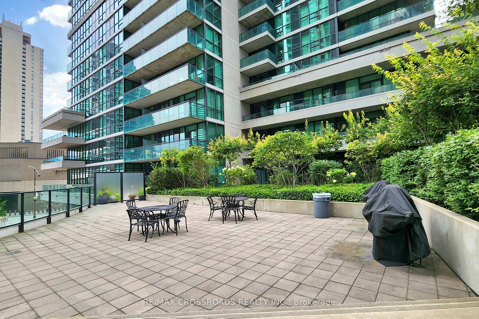 2 Bedrooms Condo at 33 Bay, Toronto For sale