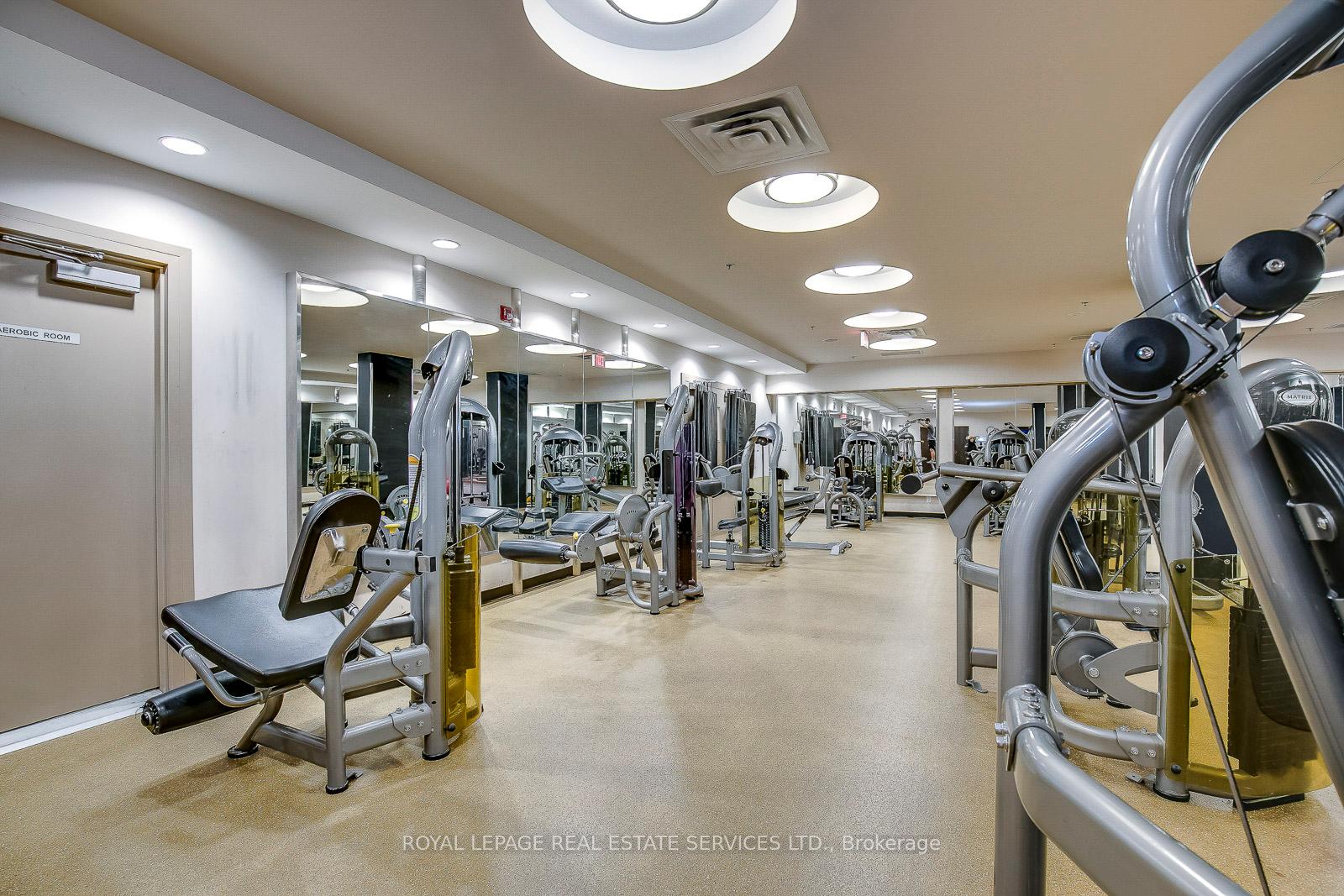 2 Bedrooms Condo at 80 Absolute, Mississauga For sale