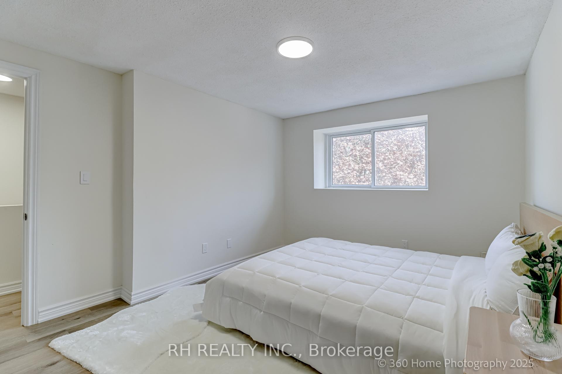 4 Bedrooms Condo at 25 Collinsgrove, Toronto For sale