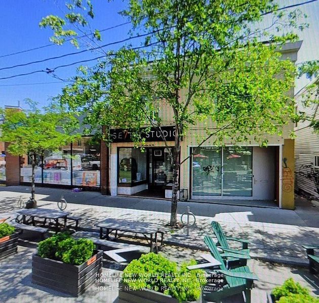 817 Dundas