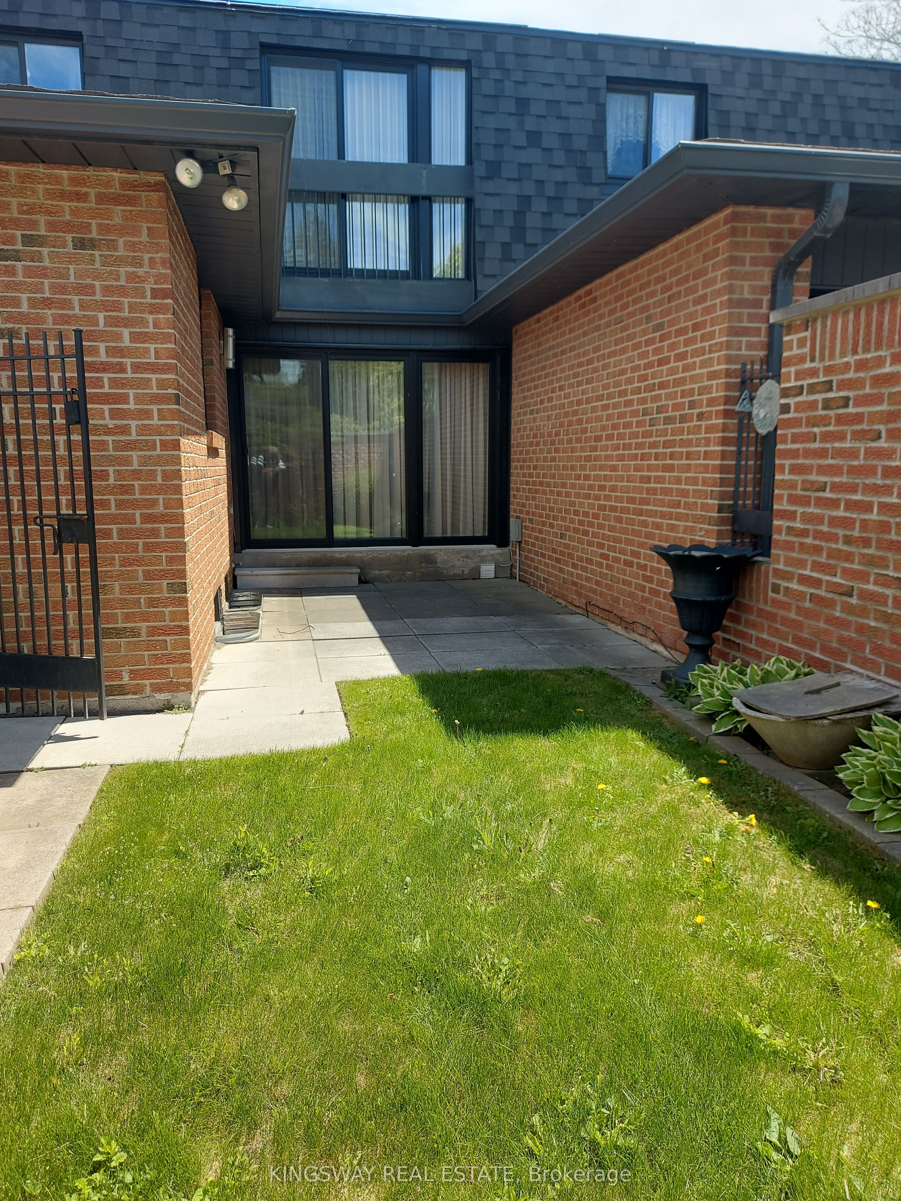20 Mineola Road E, #101