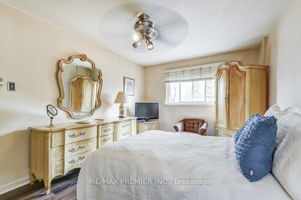 4 Bedrooms Condo at 2670 Battleford, Mississauga For sale