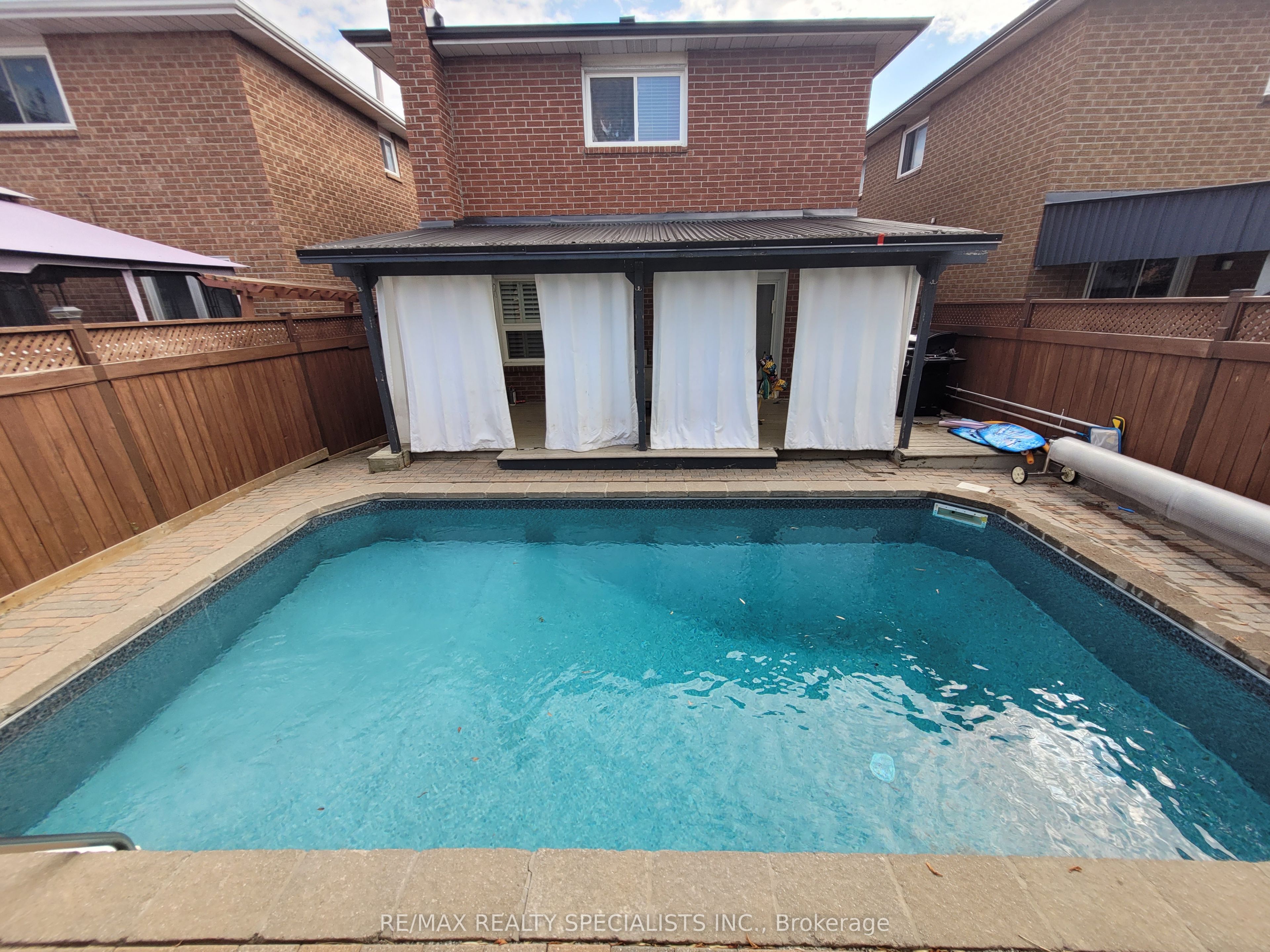 64 Willerton Close, #UPPER