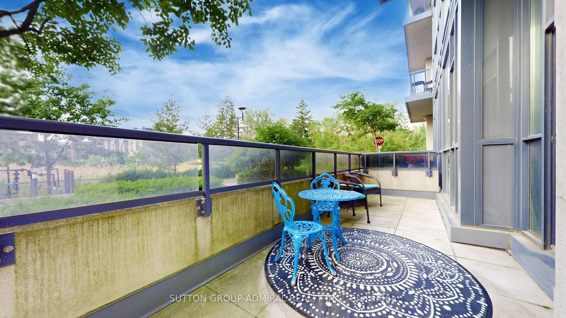 2 Bedrooms Condo at 4700 Highway 7, Vaughan For sale