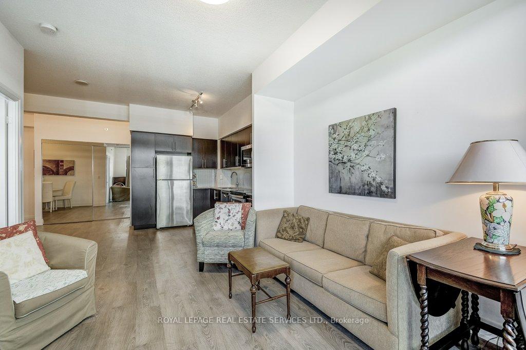 2 Bedrooms Condo at 55 Speers, Oakville For sale