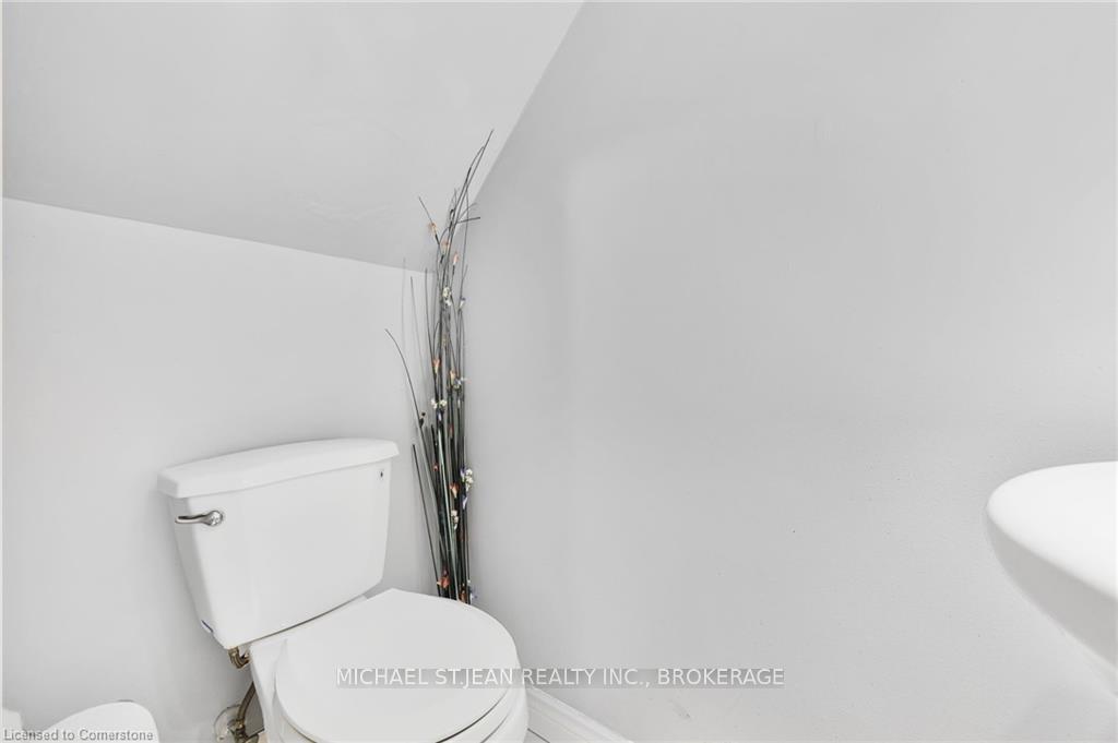 3 Bedrooms Condo at 985 Limeridge,  Hamilton For sale