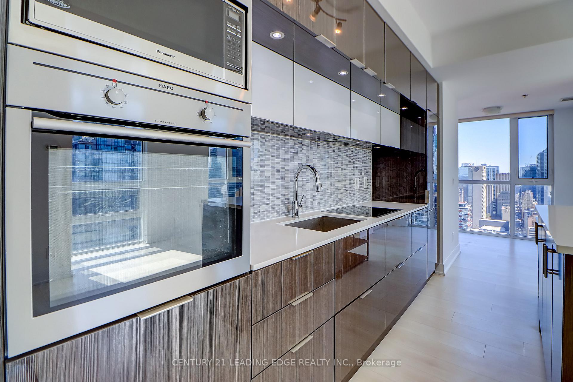 3 Bedrooms Condo at 318 Richmond,  Toronto For sale