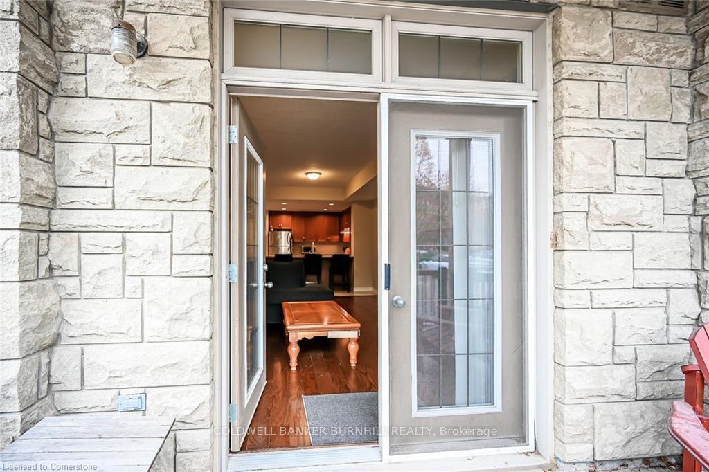 2 Bedrooms Condo at 396 Plains,  Burlington For sale