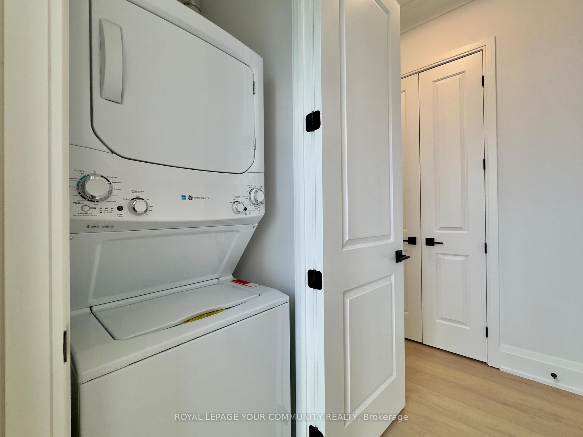 3 Bedrooms Condo at 21 Balmuto, Toronto For sale