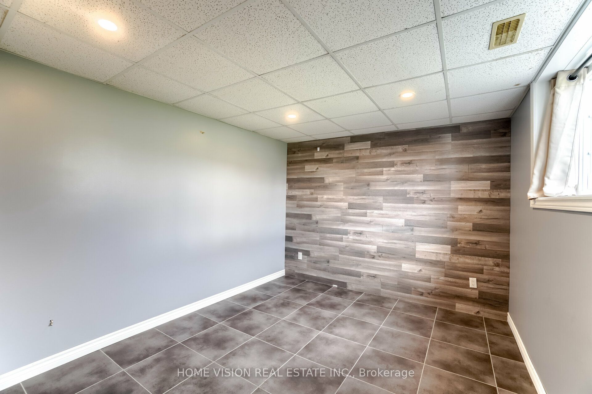 1433 Springwater Crescent E, #Lower Unit