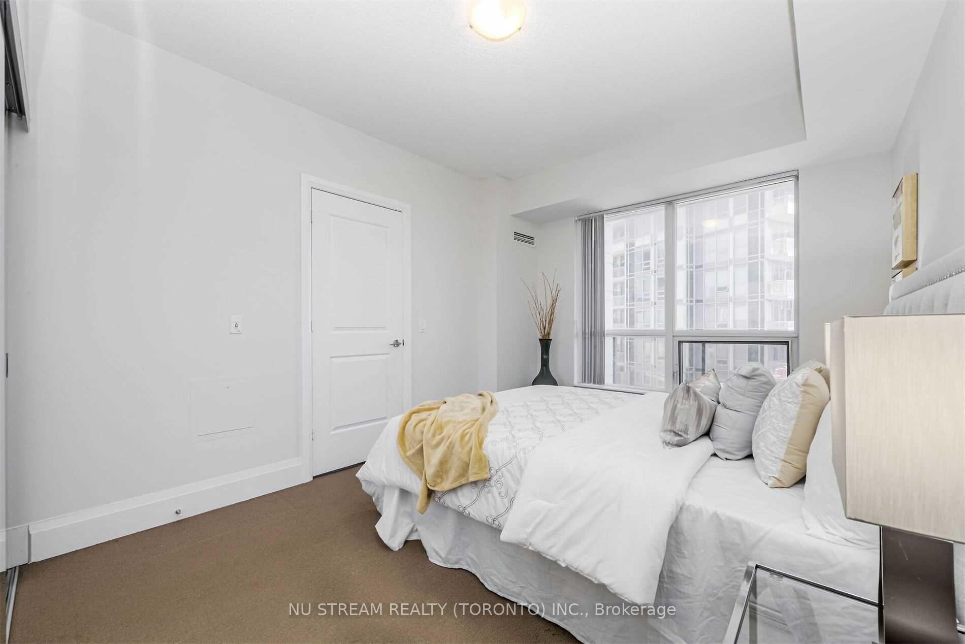 2 Bedrooms Condo at 100 Harrison Garden,  Toronto For sale