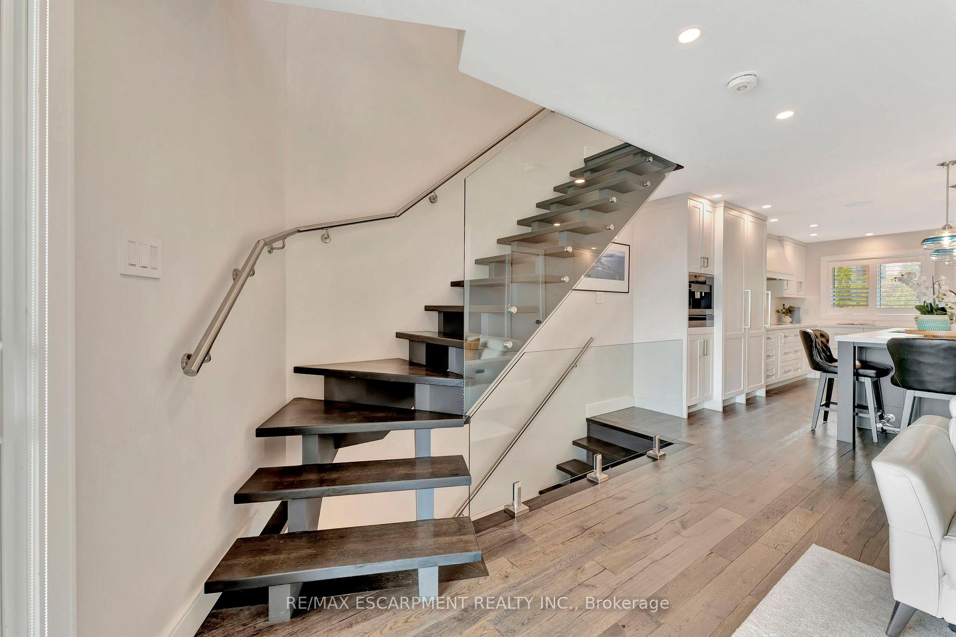 1 Bedroom Condo at 2136 Old Lakeshore, Burlington For sale