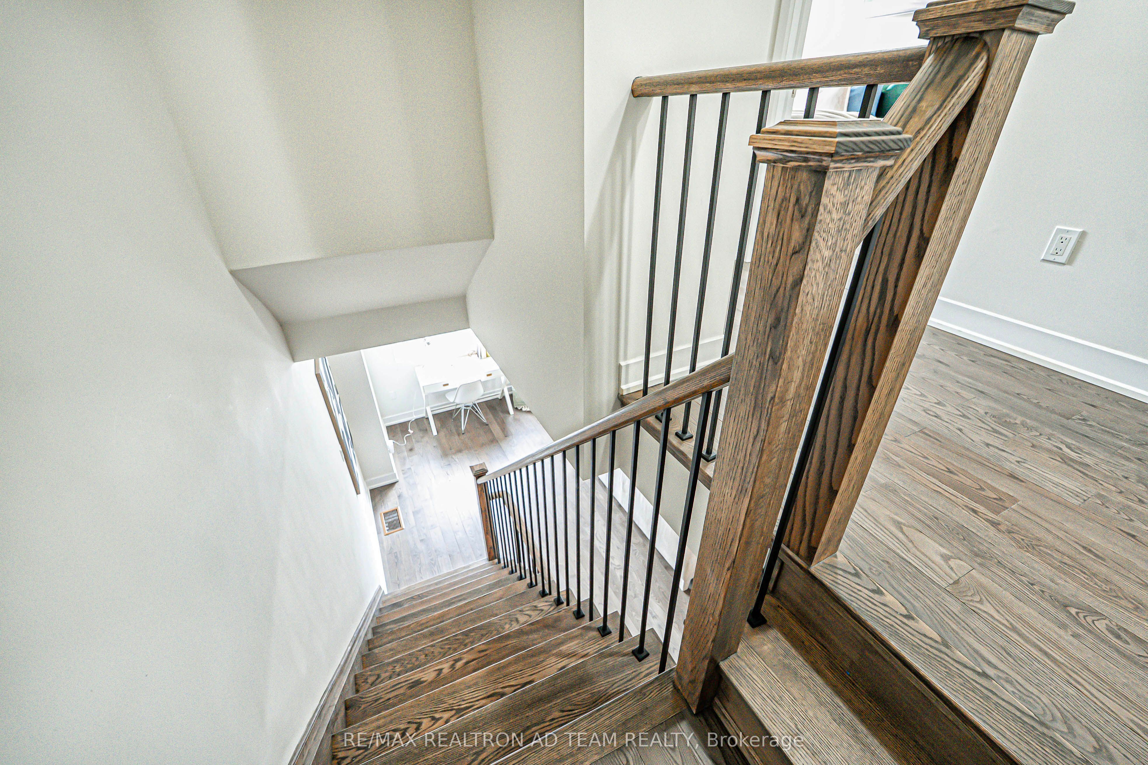 32 Pallock Hill Way, Whitby, ON L1R 0N5