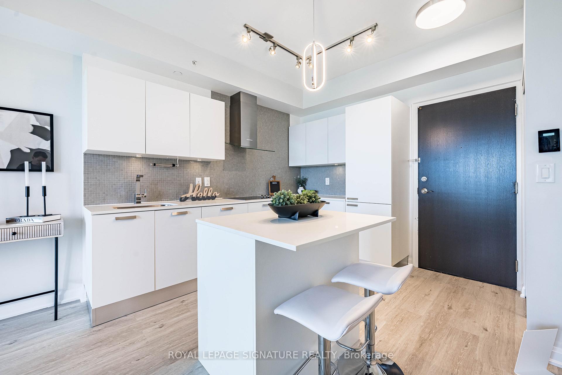 2 Bedrooms Condo at 11 Bogert, Toronto For sale