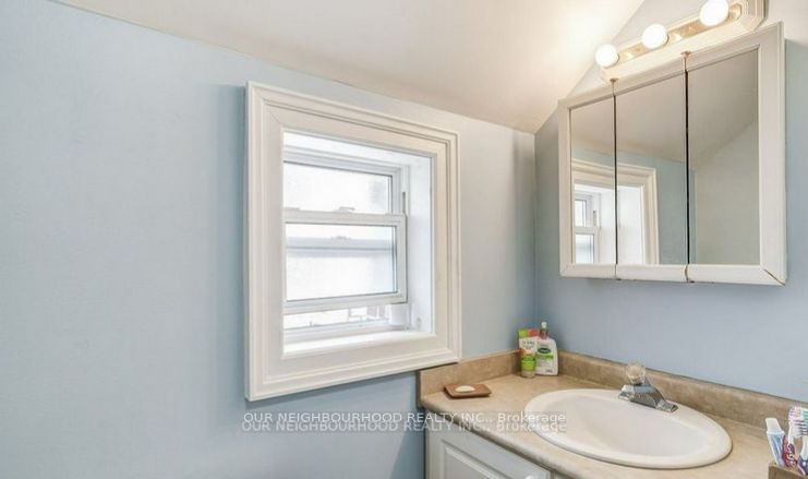 81 Wellington Street E