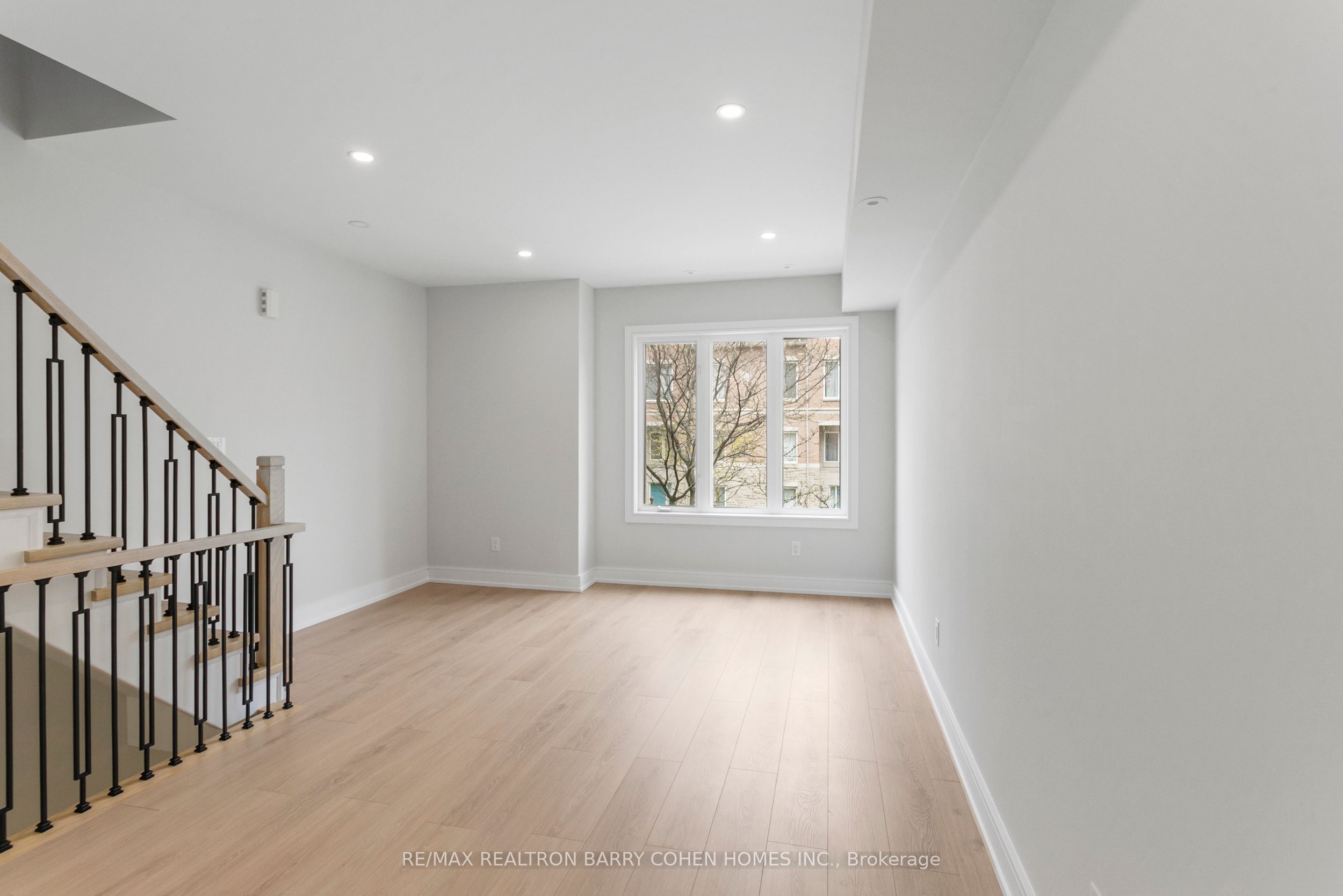 21 Galleria Parkway, #21