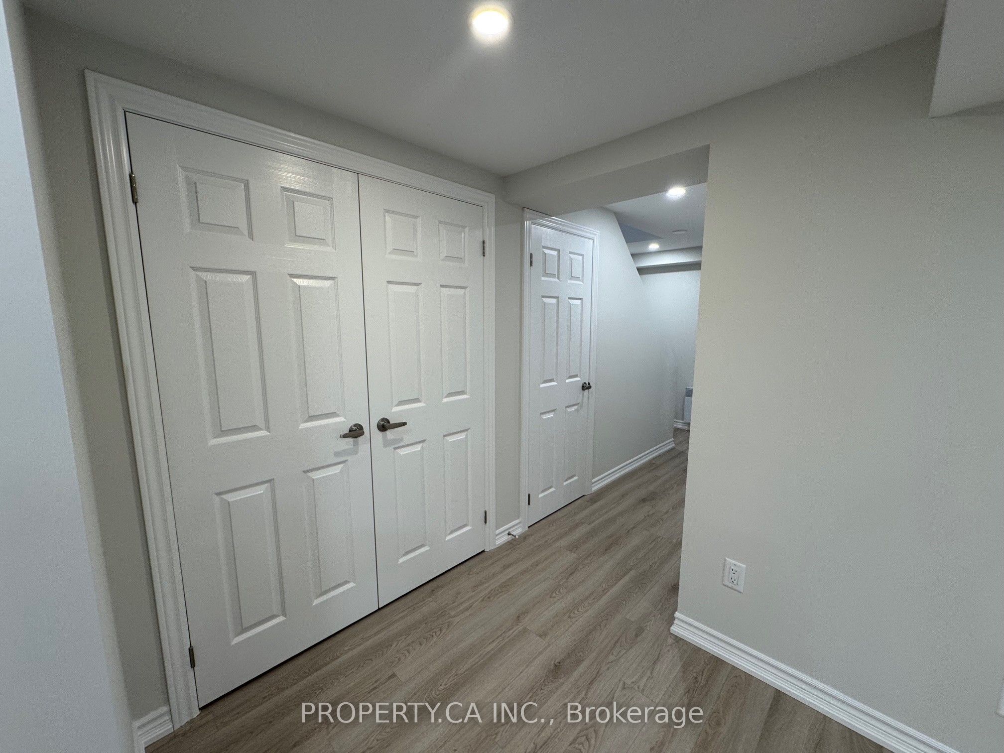 370 Lakeshore Road W, #1