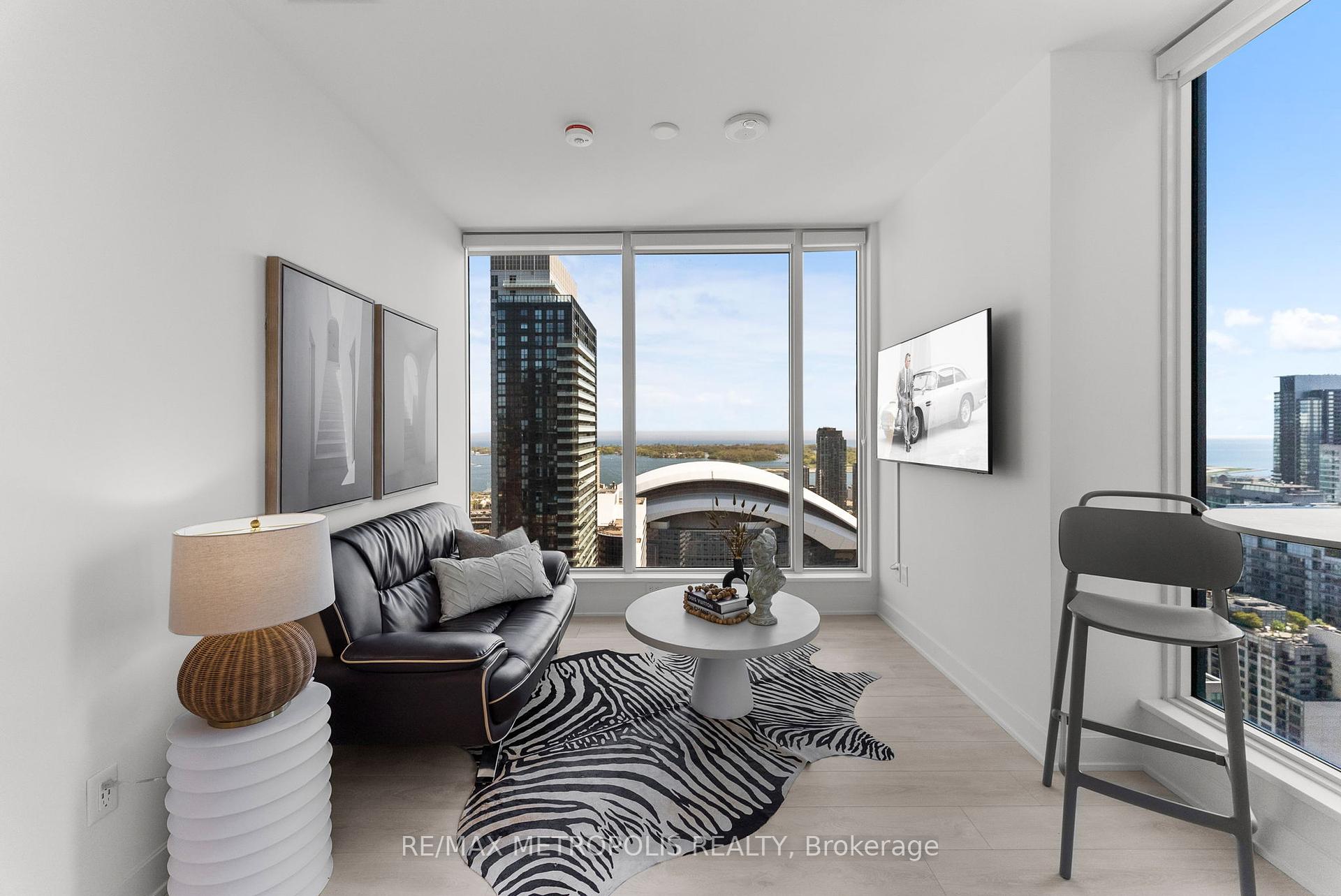 2 Bedrooms Condo at 15 Mercer, Toronto For sale