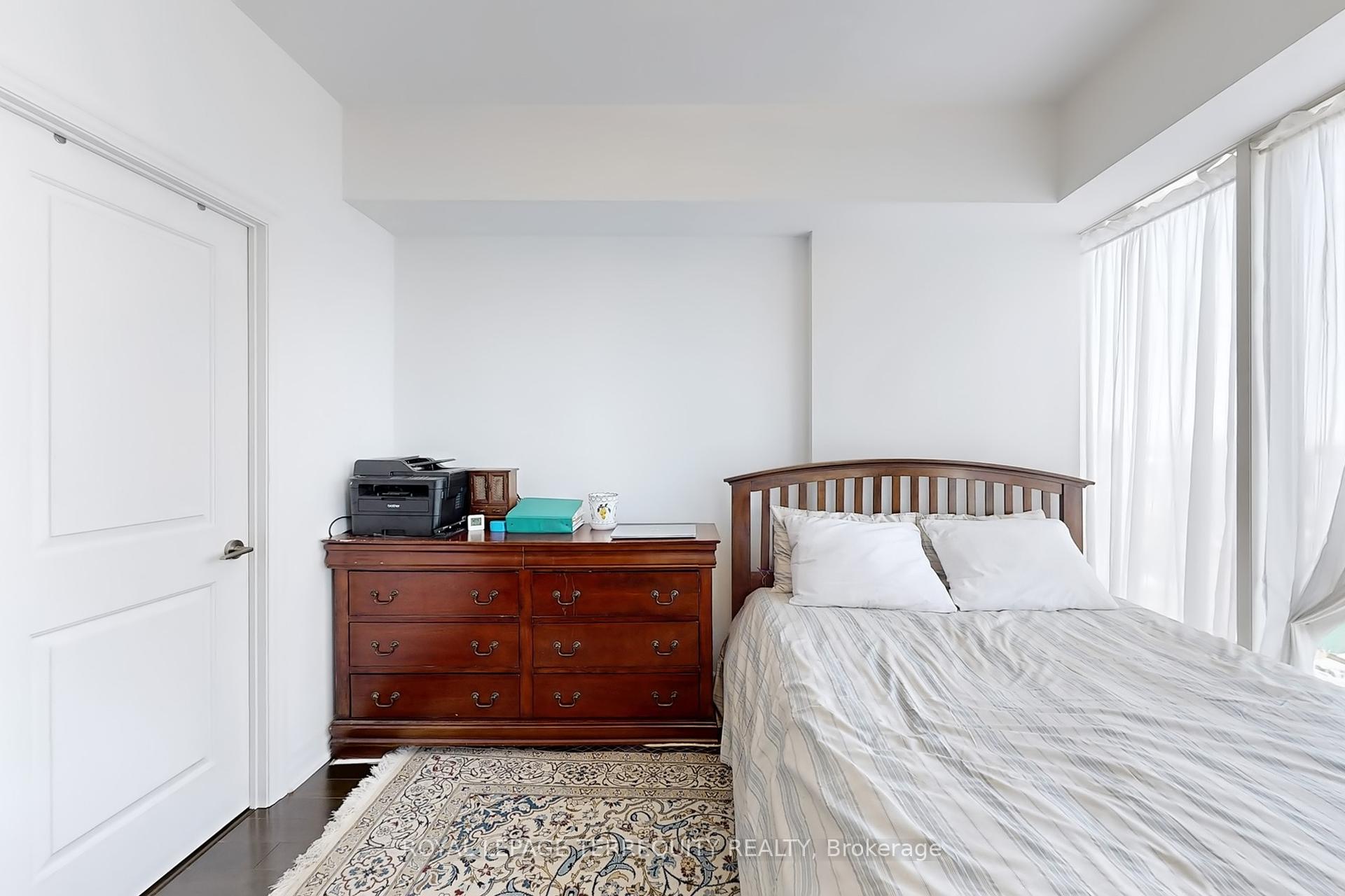 2 Bedrooms Condo at 8 The Esplanade, Toronto For sale