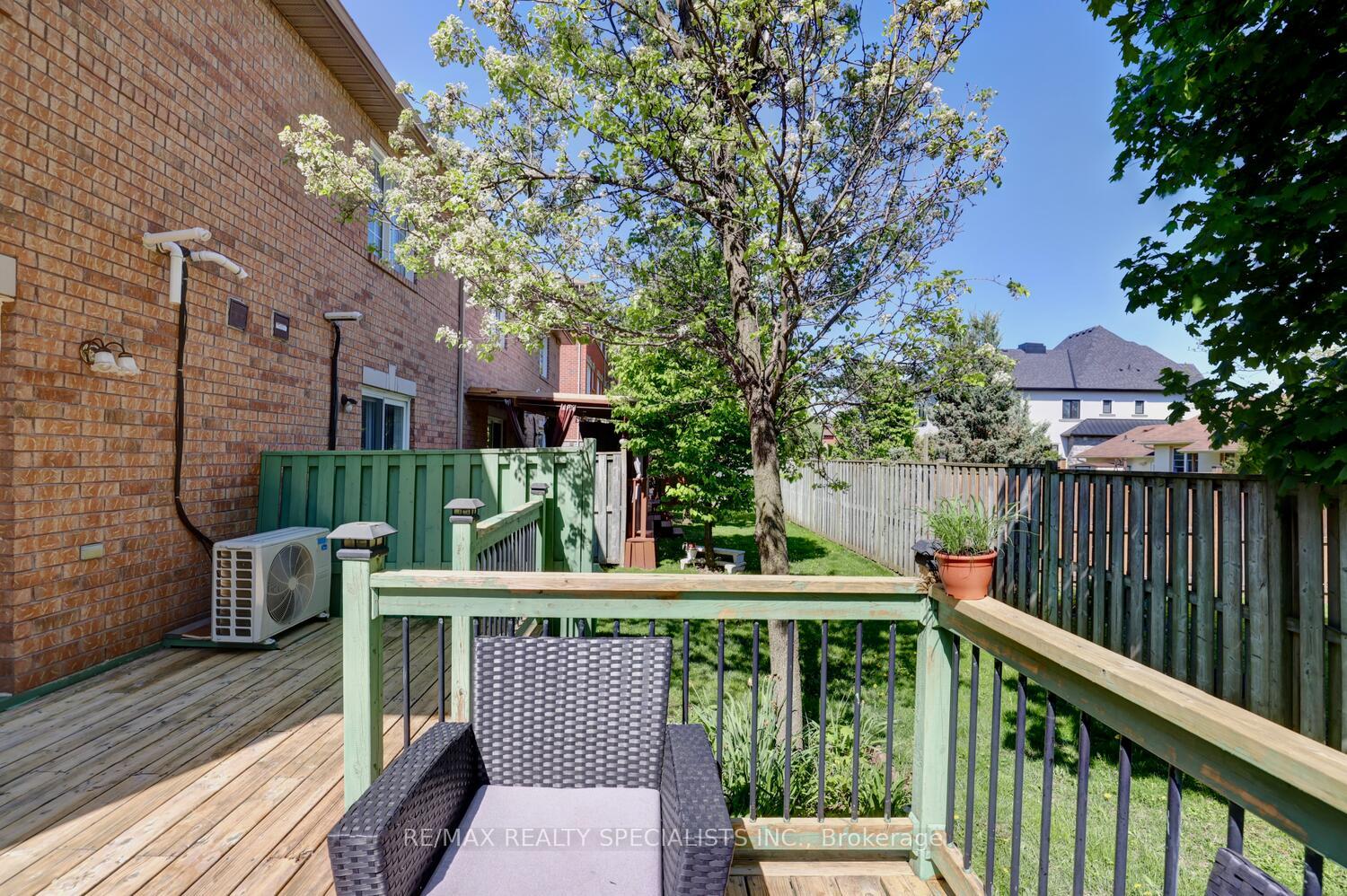 4 Bedrooms Condo at 1128 Dundas, Mississauga For sale