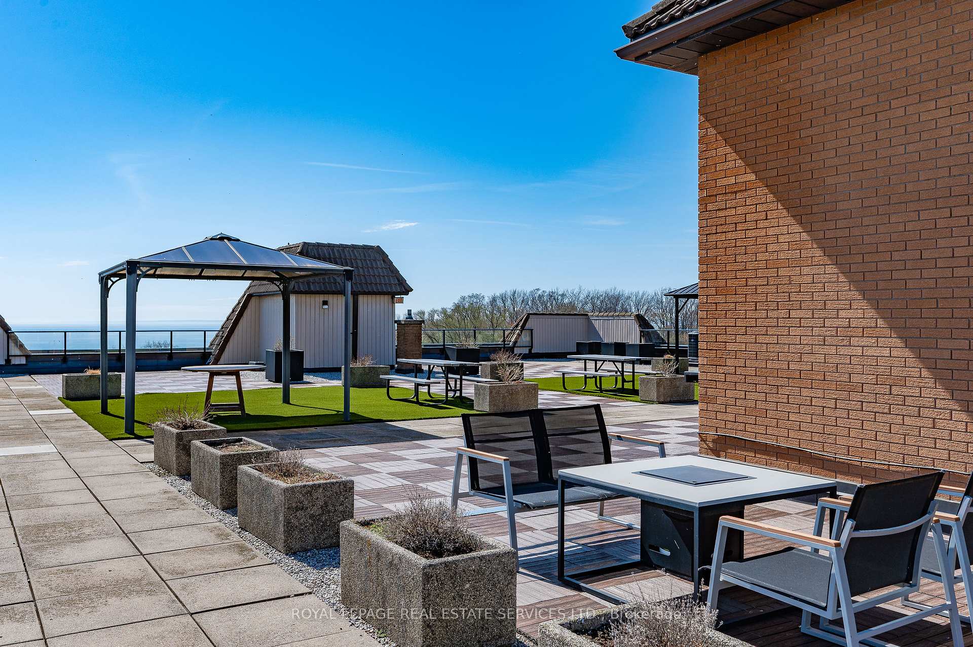 2 Bedrooms Condo at 102 Bronte,  Oakville For sale