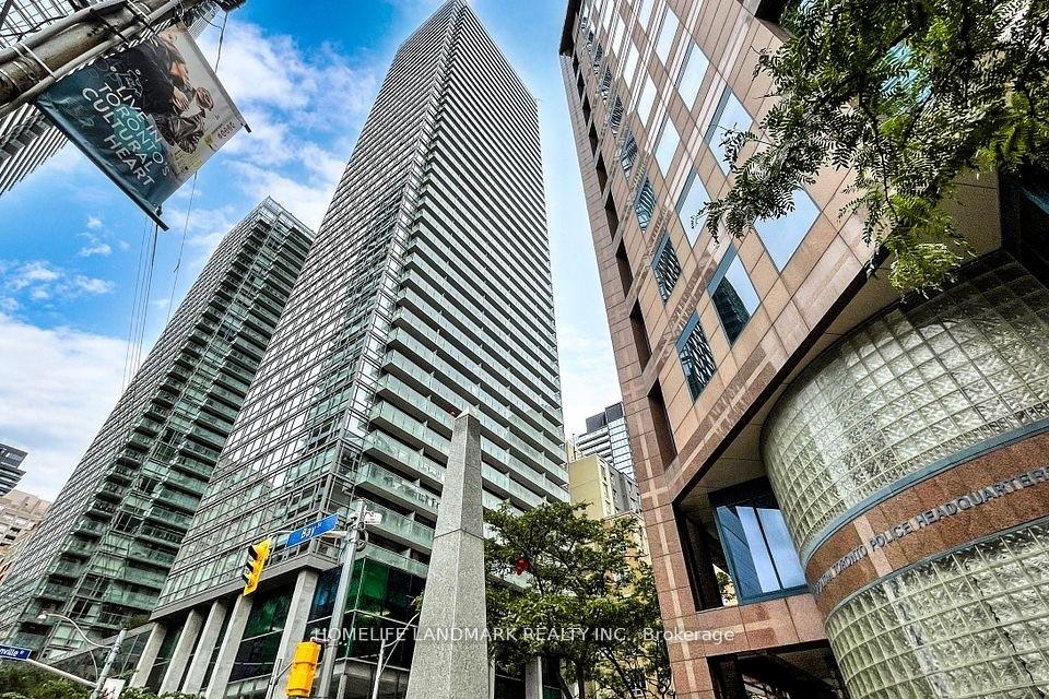 2 Bedrooms Co-op at 38 grenville, Toronto For sale