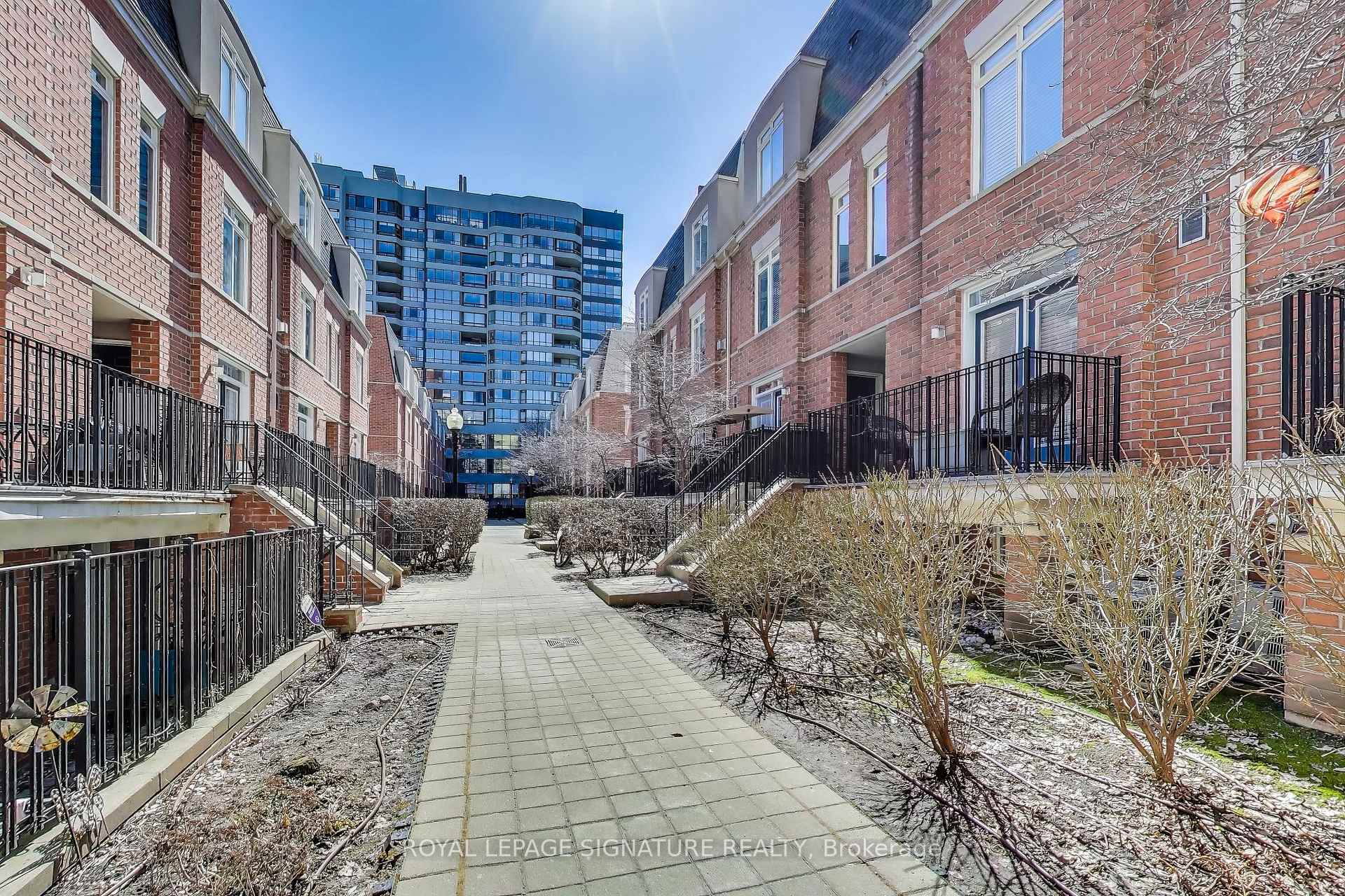 2 Bedrooms Condo at 415 Jarvis, Toronto For sale