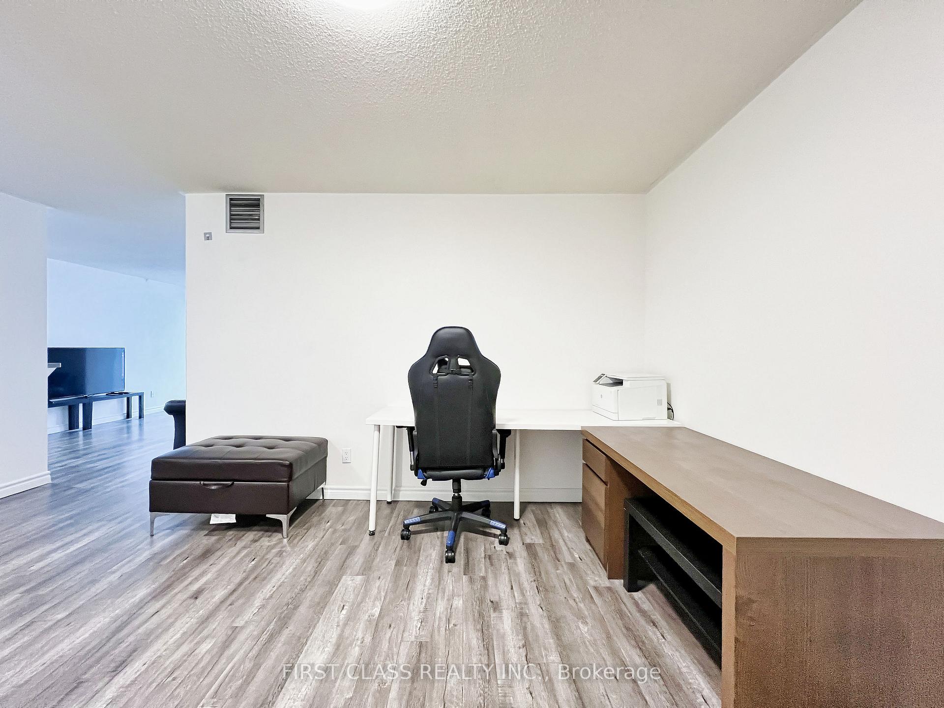 3 Bedrooms Condo at 275 Bamburgh, Toronto For sale