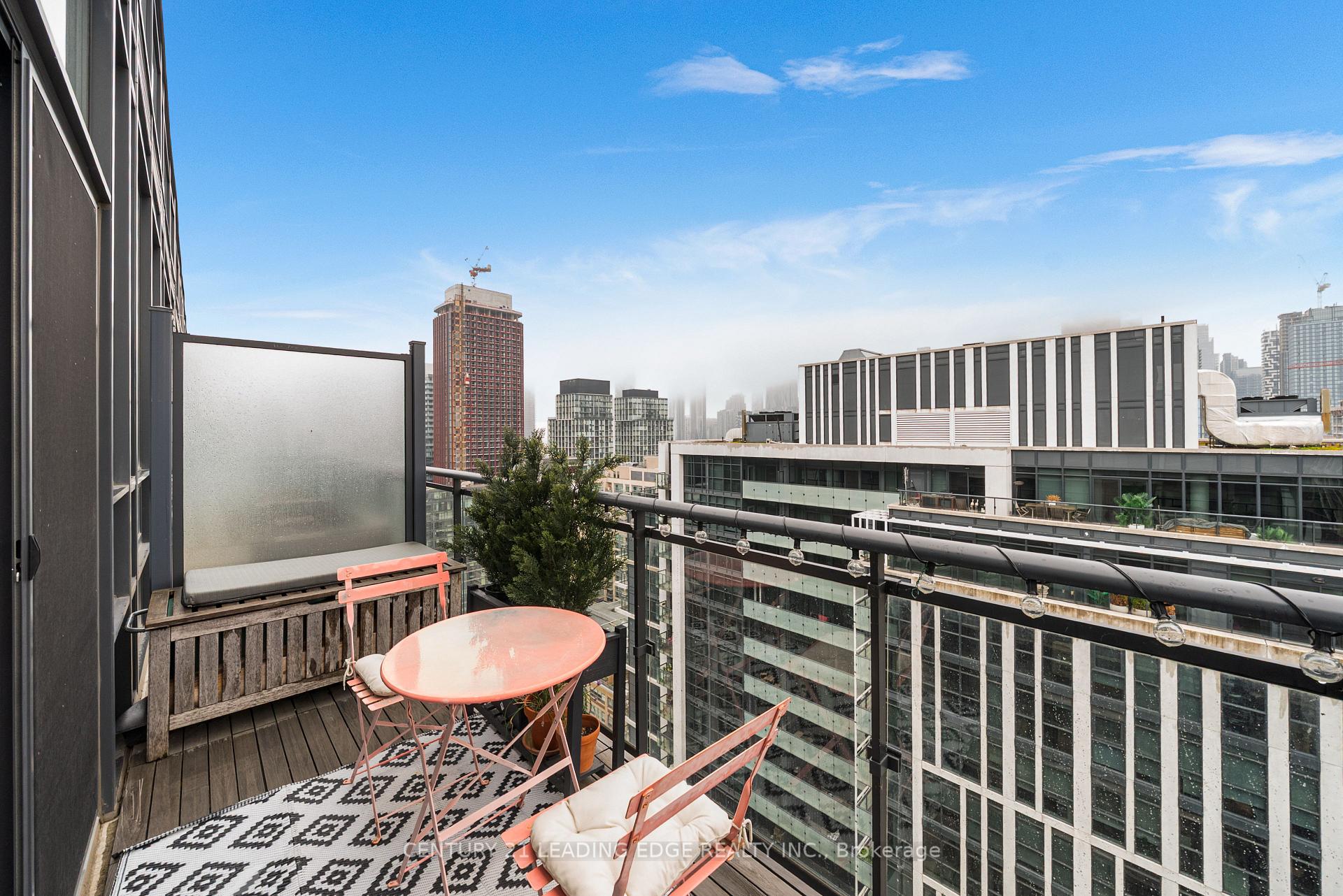 2 Bedrooms Condo at 460 Adelaide, Toronto For sale