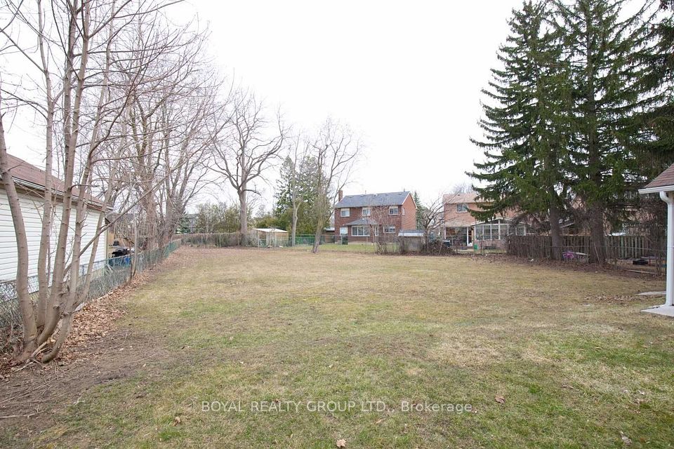 7 Rogers Road, Brampton, ON L6X 1L7