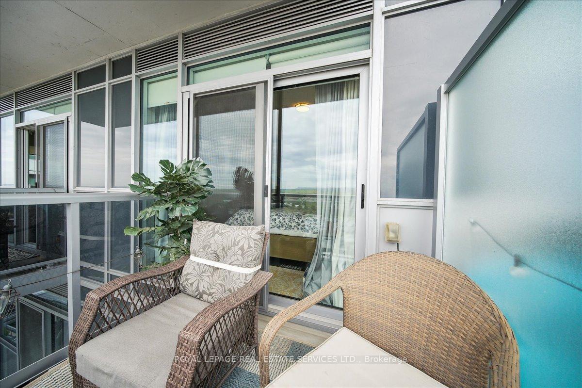 2 Bedrooms Condo at 2081 Fairview, Burlington For sale